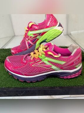 Brooks Women's Adrenaline GTS 13 Pink Glow Running Shoes. SZ 10